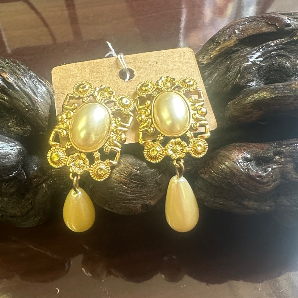 Vintage Gold Tone Pearl Drop Earrings Statement Filigree Teardrop Dangle